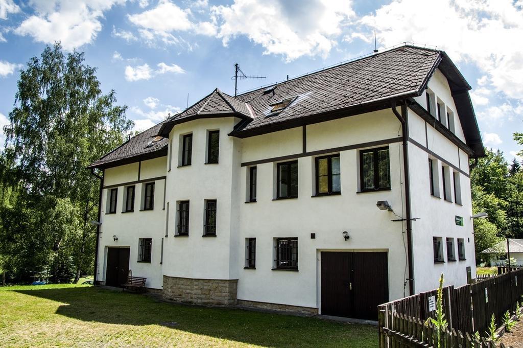 Economy Apartments Ceske Svycarsko Hřensko Eksteriør bilde