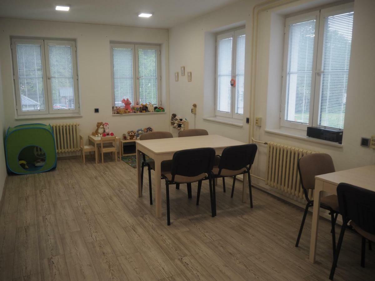 Economy Apartments Ceske Svycarsko Hřensko Eksteriør bilde